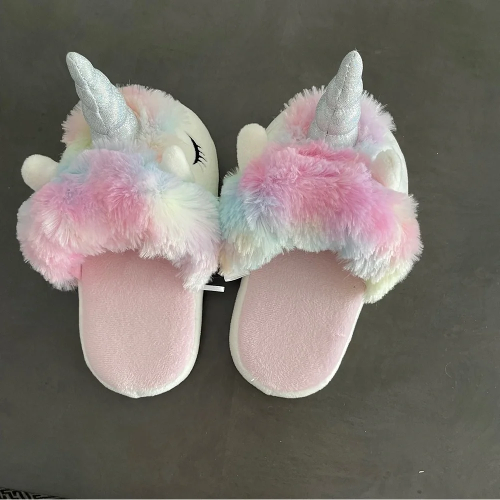 Unicorn Girls Slippers Size 1-2